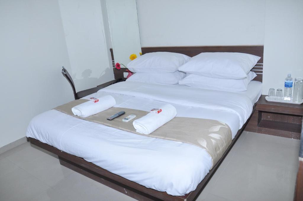 Sai Srushti Hotel Shirdi Exterior photo