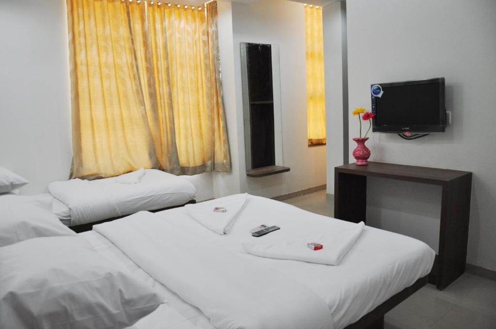 Sai Srushti Hotel Shirdi Room photo