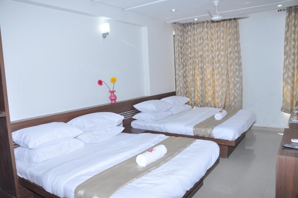 Sai Srushti Hotel Shirdi Room photo